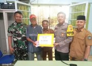 Bhabinkamtibmas Dampingi Pembagian BLT Dana Desa Secara Tunai