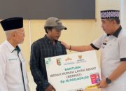 Bupati Pesawaran Serahkan Bantuan Bedah Rumah Layak Sehat dari Baznas untuk Masyarakat Kurang Mampu