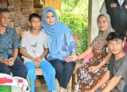 Ketua TP PKK Pesawaran Tinjau Rumah Warga Terdampak Puting Beliung di Way Lima
