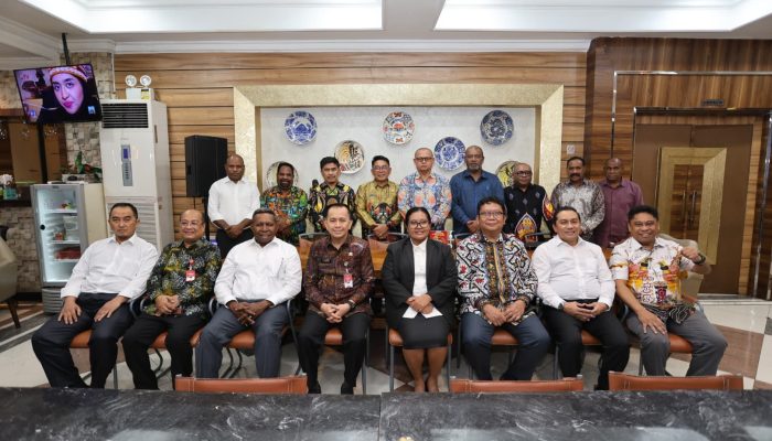 Belum Genap Tiga Jam Dilantik, Pj Gubernur Papua Agus Fatoni Tancap Gas Kumpulkan Kepala OPD
