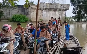 Pemerintah Absen di Kali Pasir, Kepemimpinan Bupati Lampung Timur Dipertaruhkan