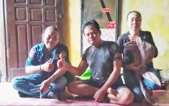 Wujud Kepedulian Sesama Anggota, Pengurus AWPI DPC Bojonegoro Jenguk Rekan yang Sedang Sakit