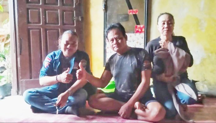 Wujud Kepedulian Sesama Anggota, Pengurus AWPI DPC Bojonegoro Jenguk Rekan yang Sedang Sakit