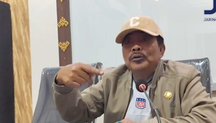 Kecewa..!! Anggota DPRD Metro Sudarsono “Gebrak” Meja Tersinggung Terhadap Wali Kota!