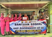 Sambut HUT Bhayangkara ke-80, Polsek Tumijajar Salurkan Bantuan Sosial Kepada Warga