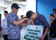 Bupati Tubaba Serahkan Santunan dan Bantuan Sosial Kolaborasi Pemkab Tubaba dan BAZNAS