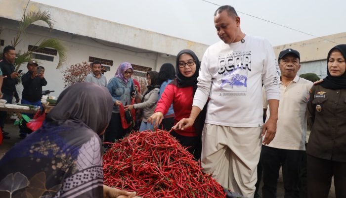 Tinjau Pasar Tumpah di Rooftop Pasar Baru, Tri Adhianto: Fasilitas Kanopi, Eskalator hingga Lift Barang Disiapkan Bertahap