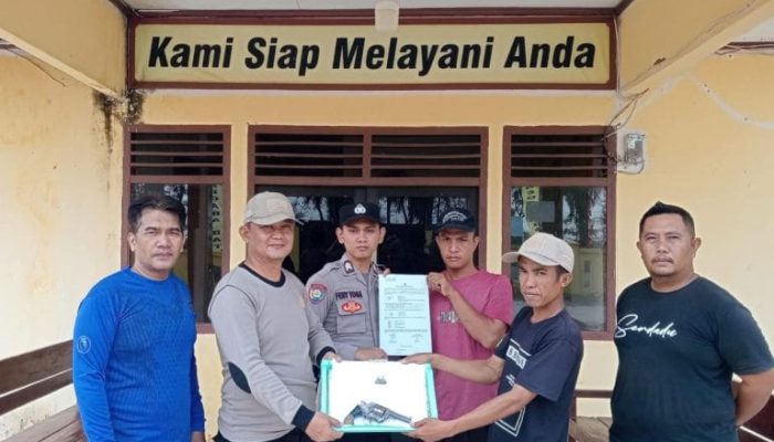 Sinergi jaga Kamtibmas, Warga Karta Jaya Serahkan Senpi Rakitan kepada Polsek Negara Batin
