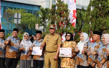 Wali Kota Serukan Peningkatkan Kinerja, Perkuat Sinergi dan Beri Apresiasi Berbagai Prestasi dimoment Apel Pagi