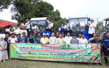 14 Bantuan Alsintan Diserahkan, Bupati Lampung Barat Ingatkan Jangan Jadi Pajangan.